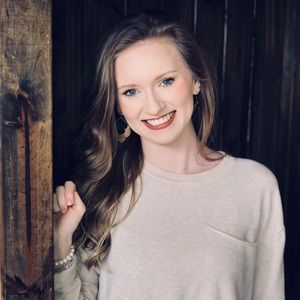 Meet your Posher, Alexia